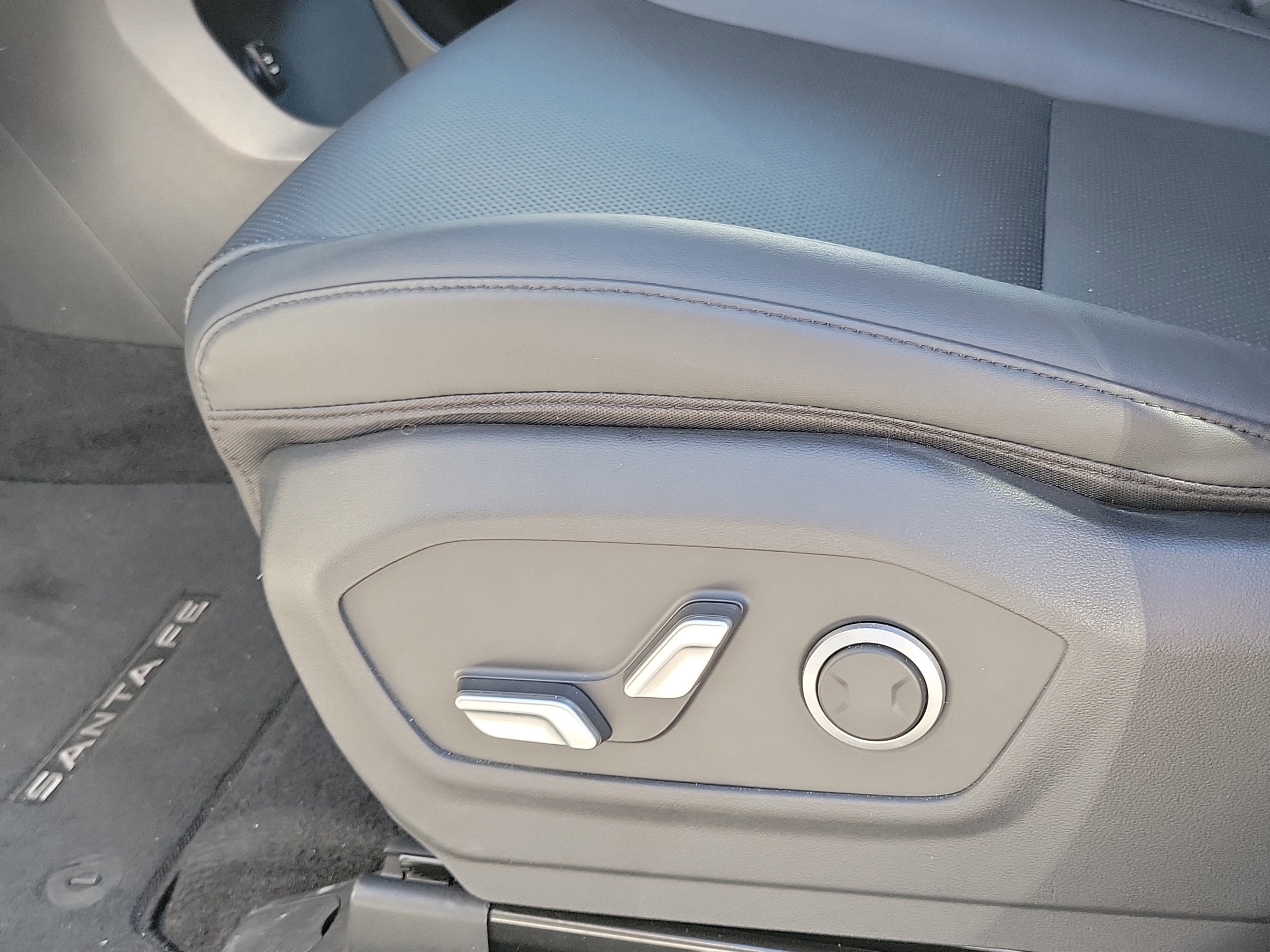 Certified 2025 Hyundai Santa Fe SEL image 17