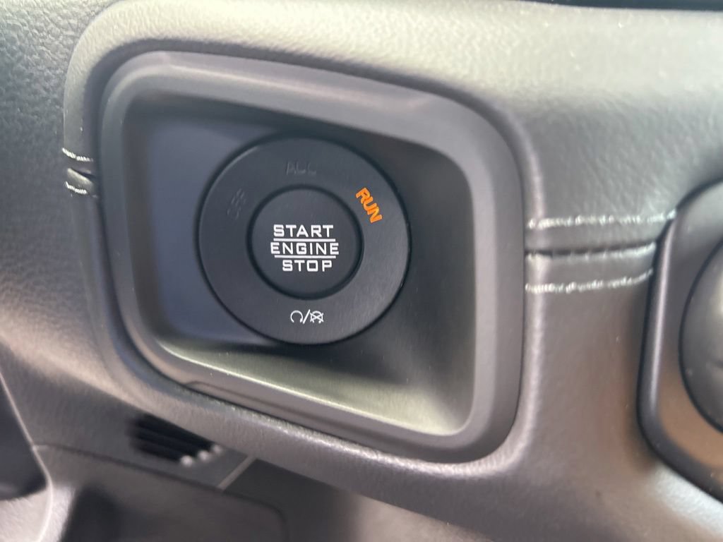 Used 2025 Jeep Wrangler Unlimited Sahara AWD/4WD image 39