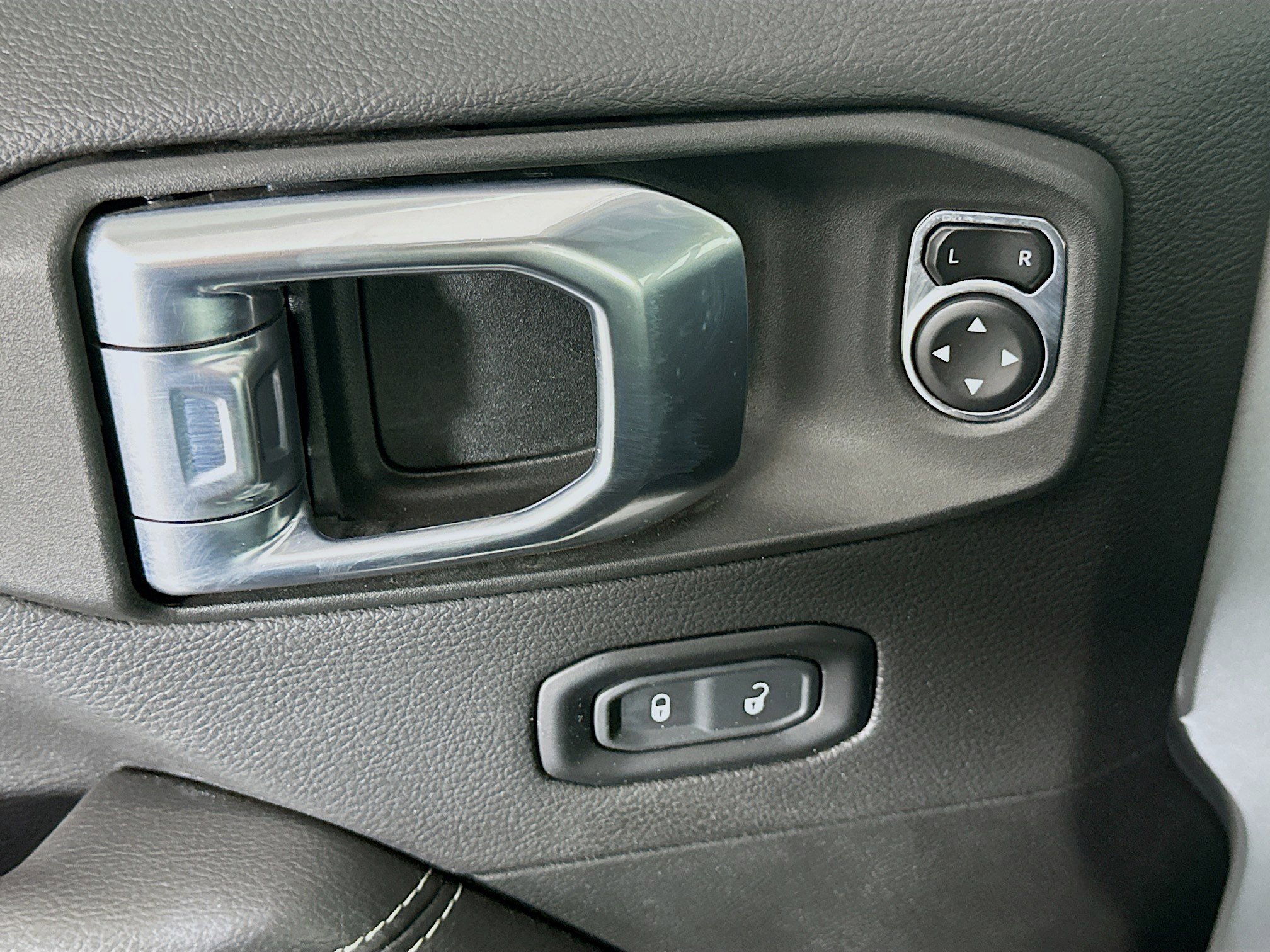 Used 2023 Jeep Wrangler Sahara w/ Cold Weather Group image 15