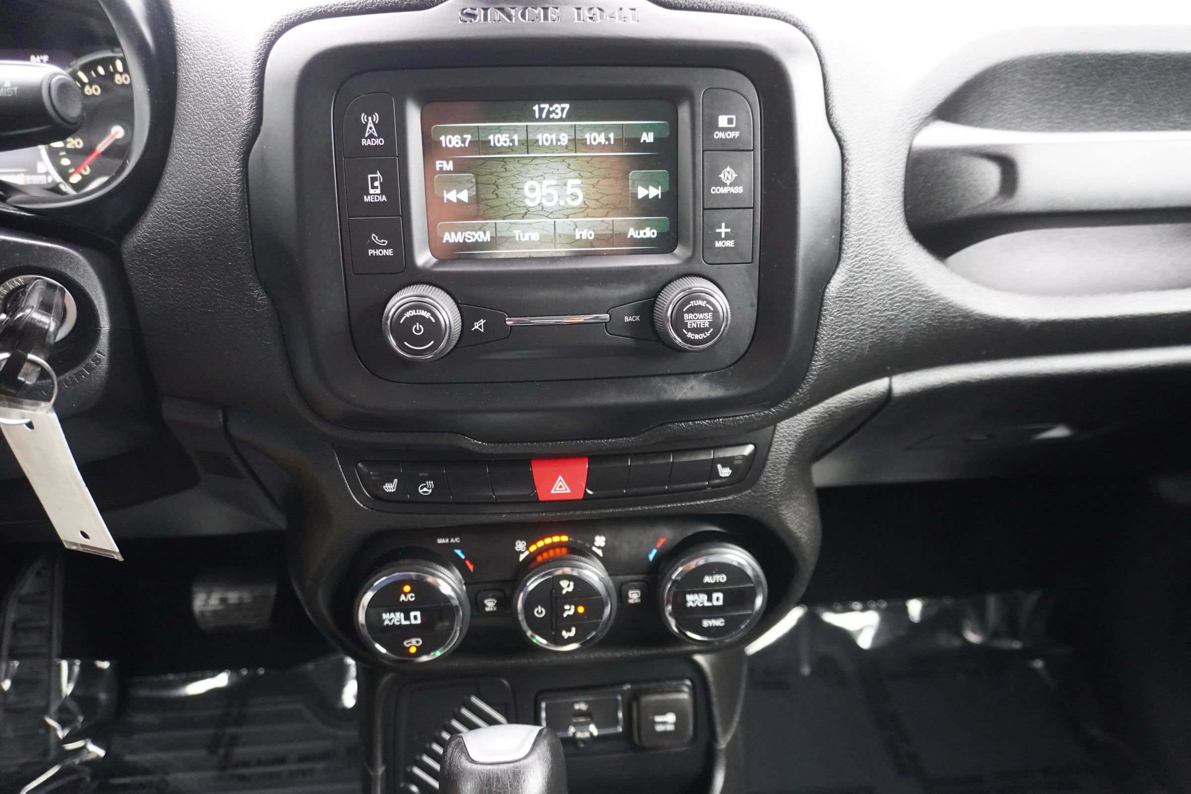 Used 2015 Jeep Renegade Limited FWD image 19