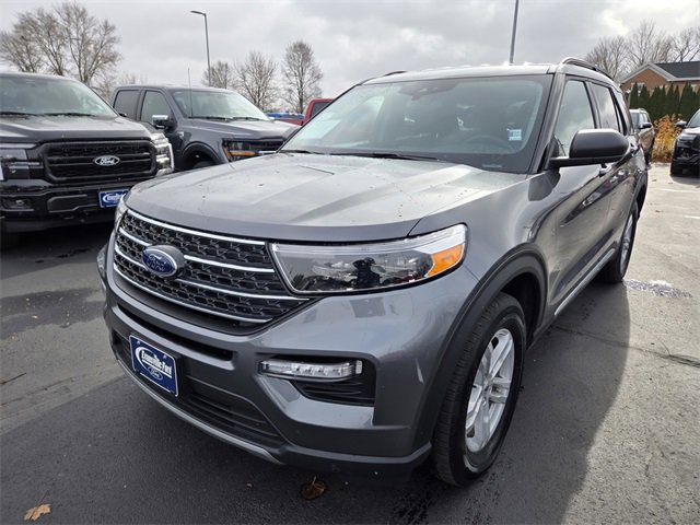 Used 2024 Ford Explorer XLT w/ Equipment Group 202A image 3