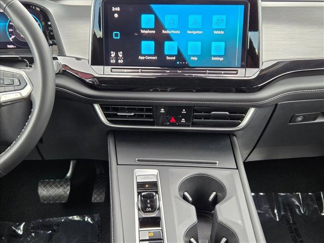 Certified 2025 Volkswagen Atlas Cross Sport SE FWD image 15