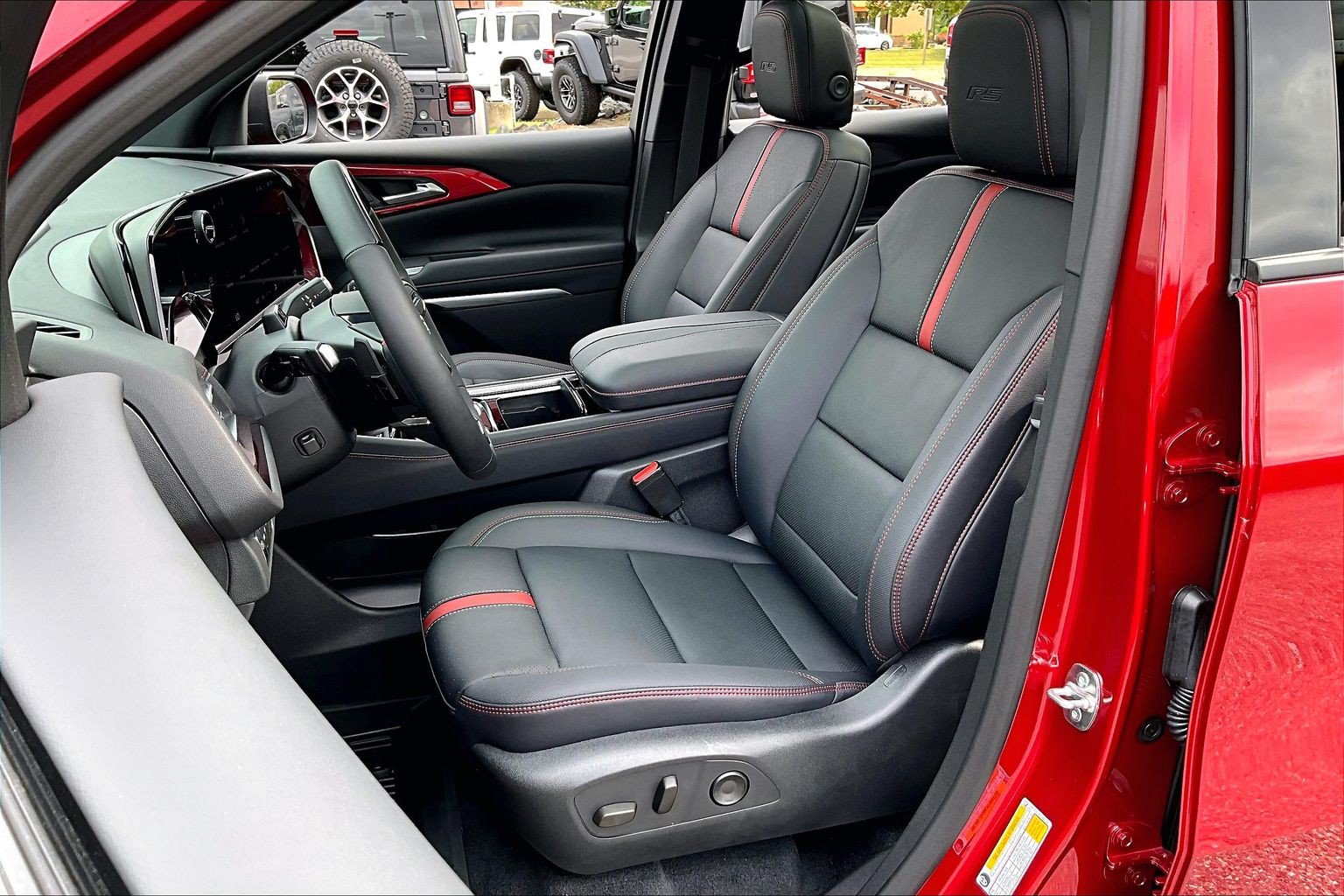 Used 2026 Chevrolet Traverse RS w/ LPO, Floor Liner Package AWD/4WD image 21