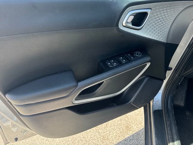 Used 2024 Kia Soul LX w/ Option Group 015 image 9