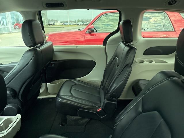 Used 2024 Chrysler Pacifica Touring-L image 28