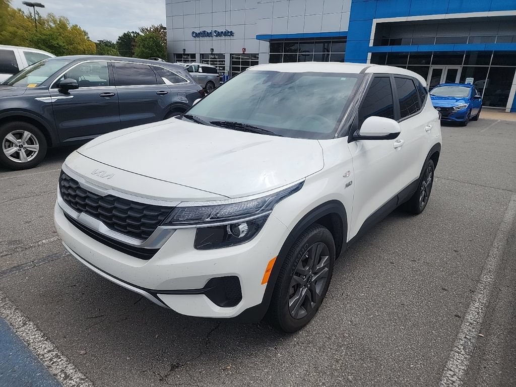 Used 2023 Kia Seltos LX AWD/4WD image 2