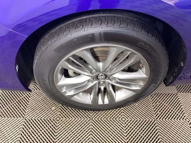 Used 2016 Toyota Camry SE w/ Moonroof Package image 9