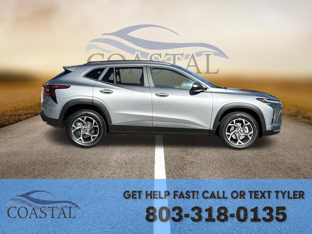 Used 2025 Chevrolet Trax LT image 4