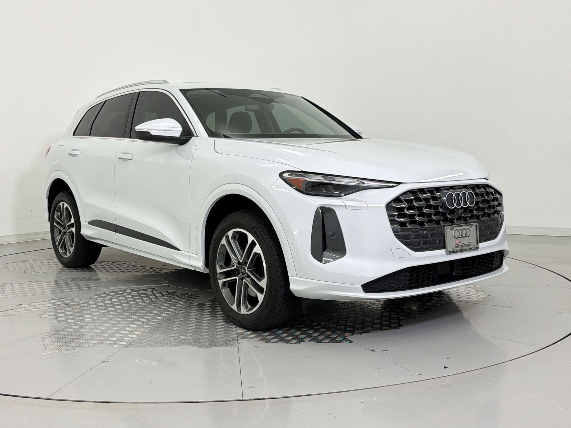 Certified 2025 Audi Q5 Premium w/ Convenience Package AWD/4WD image 7