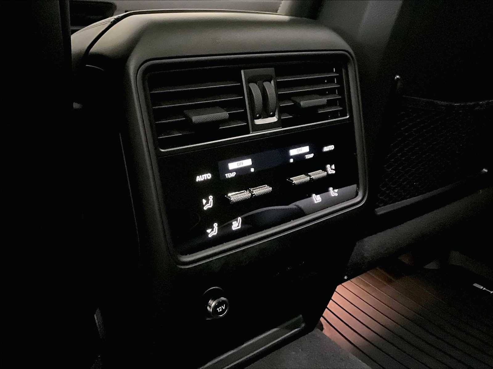 Used 2025 Porsche Cayenne image 30