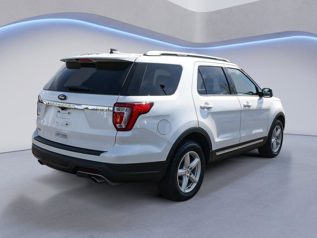 Used 2018 Ford Explorer XLT FWD image 6