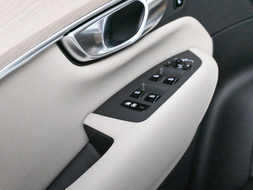 New 2026 Volvo XC90 B5 Plus w/ Protection Package image 11