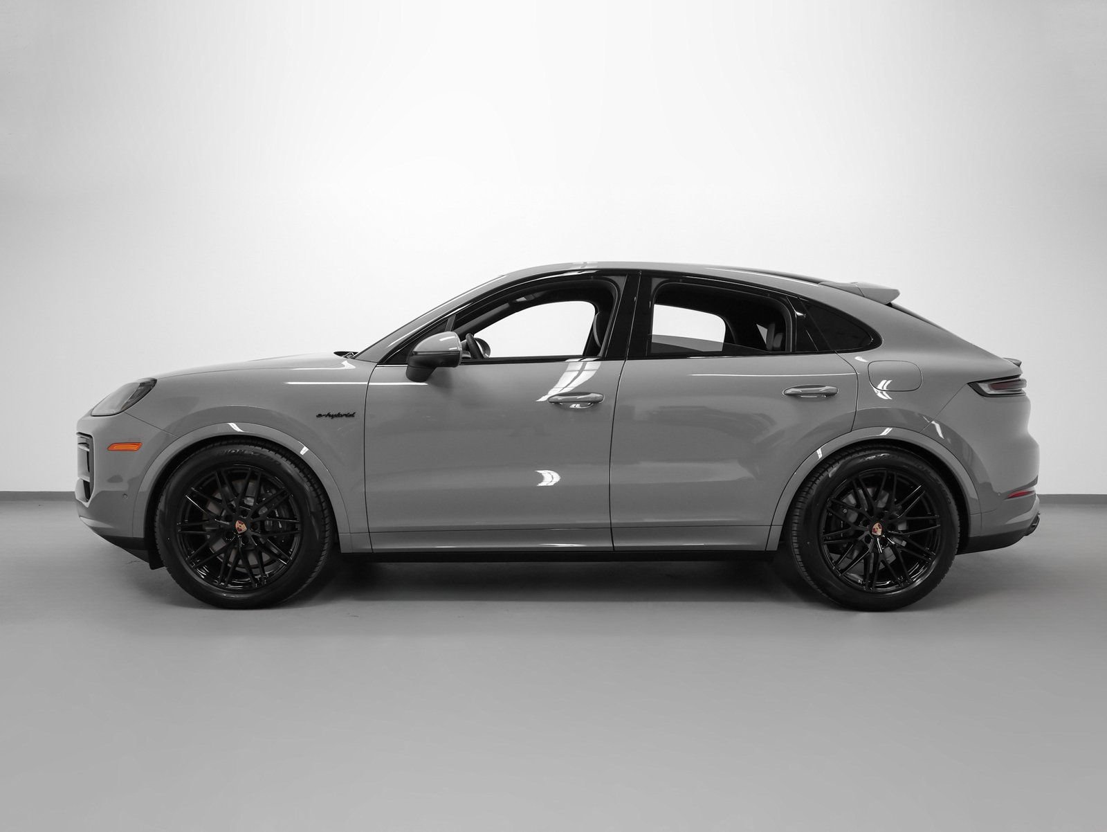 New 2026 Porsche Cayenne E-Hybrid Coupe AWD/4WD image 2