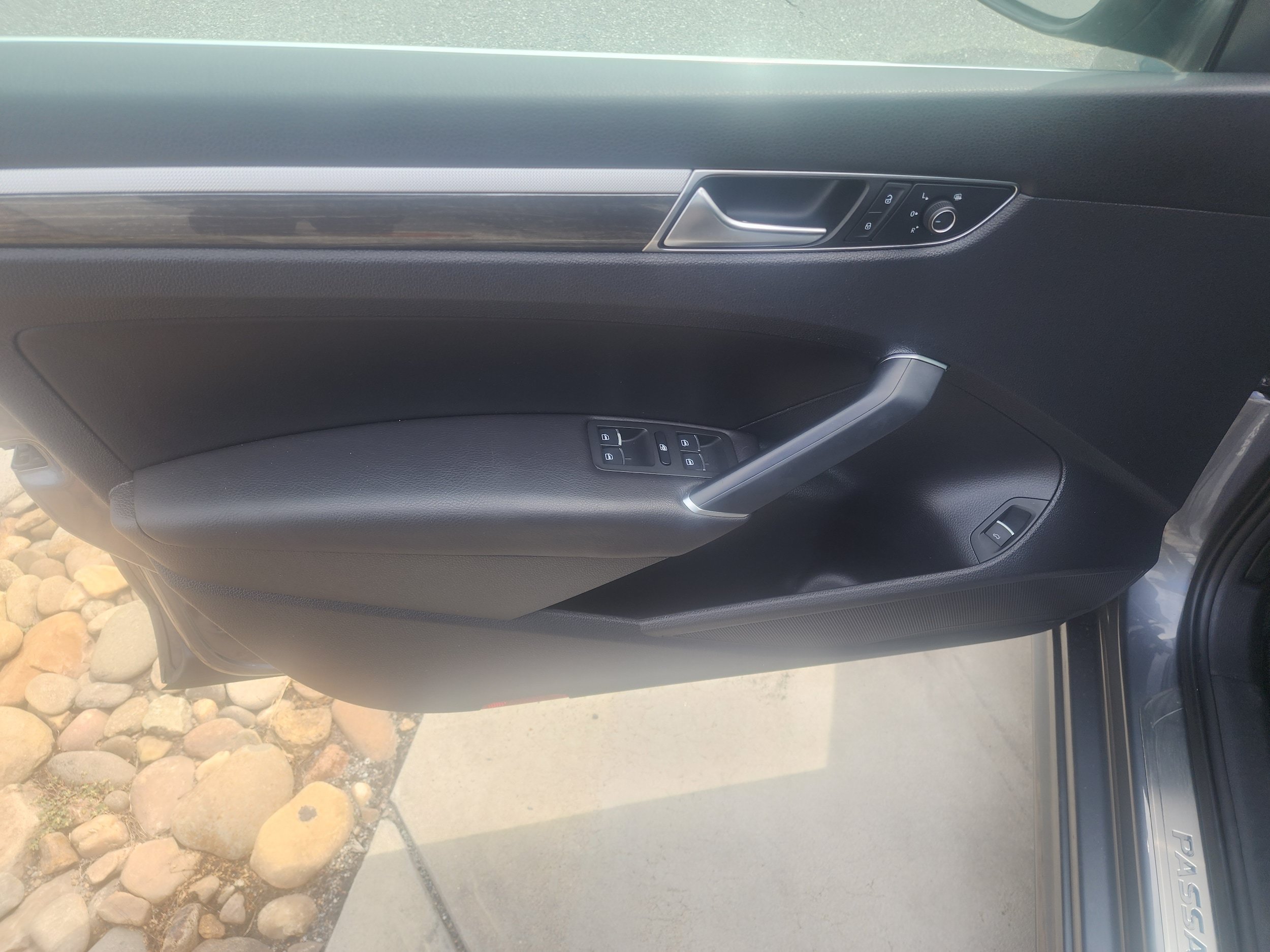 Used 2017 Volkswagen Passat 1.8T SE FWD image 9