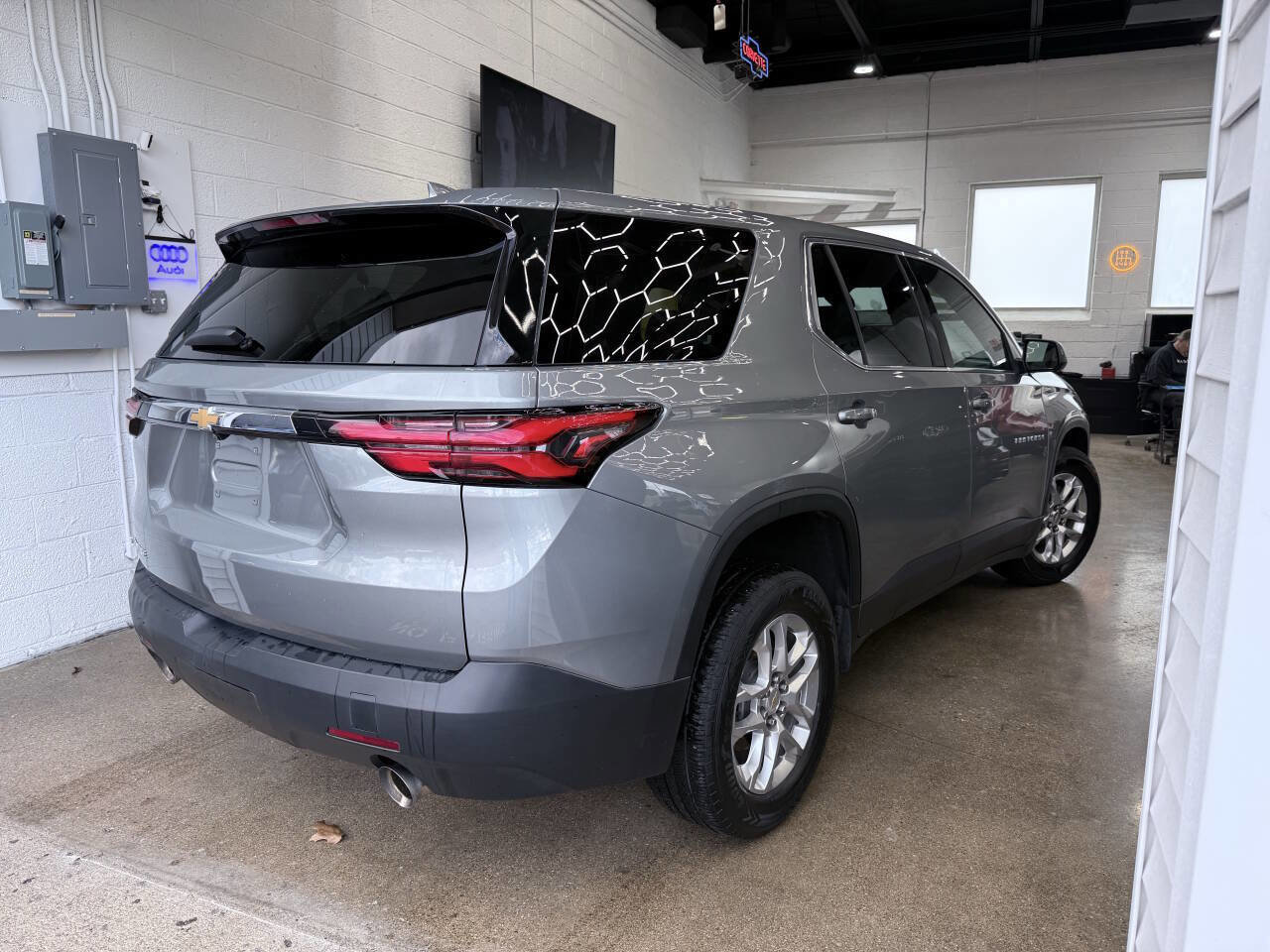 Used 2023 Chevrolet Traverse LS image 8