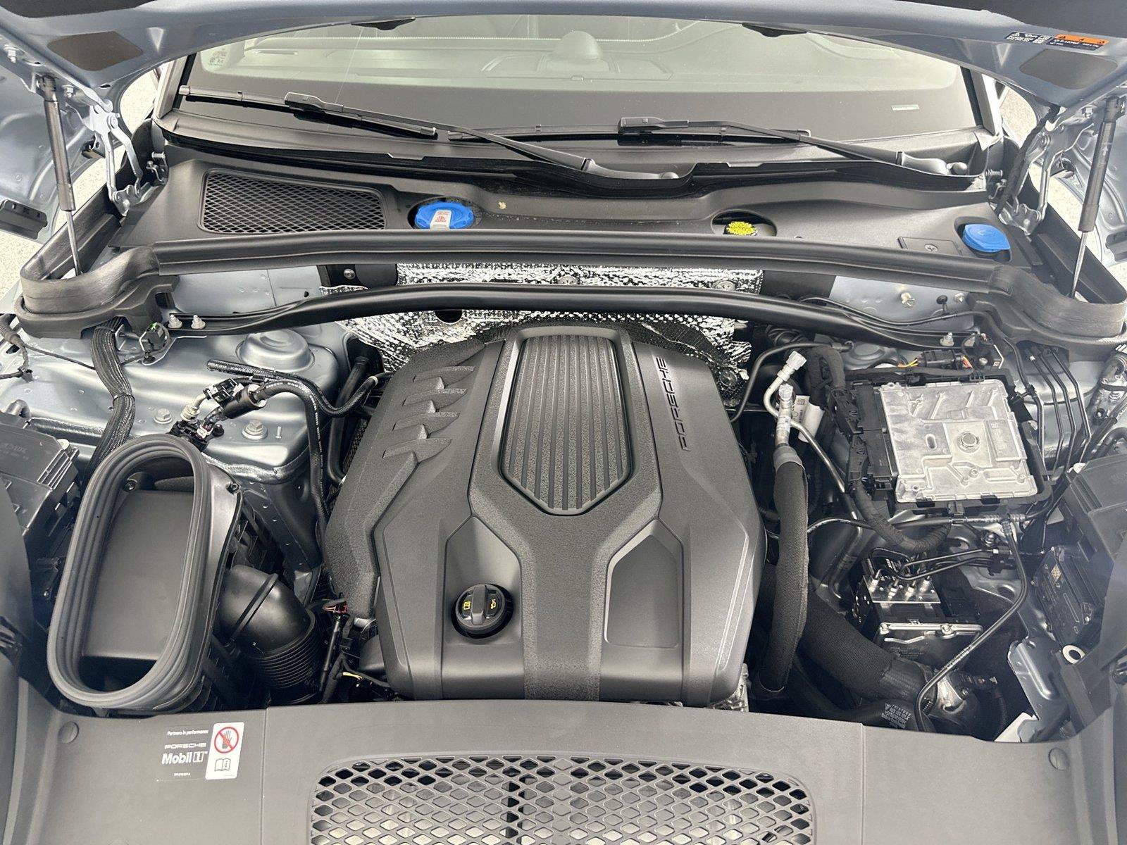 Used 2026 Porsche Macan Turbo AWD/4WD image 37