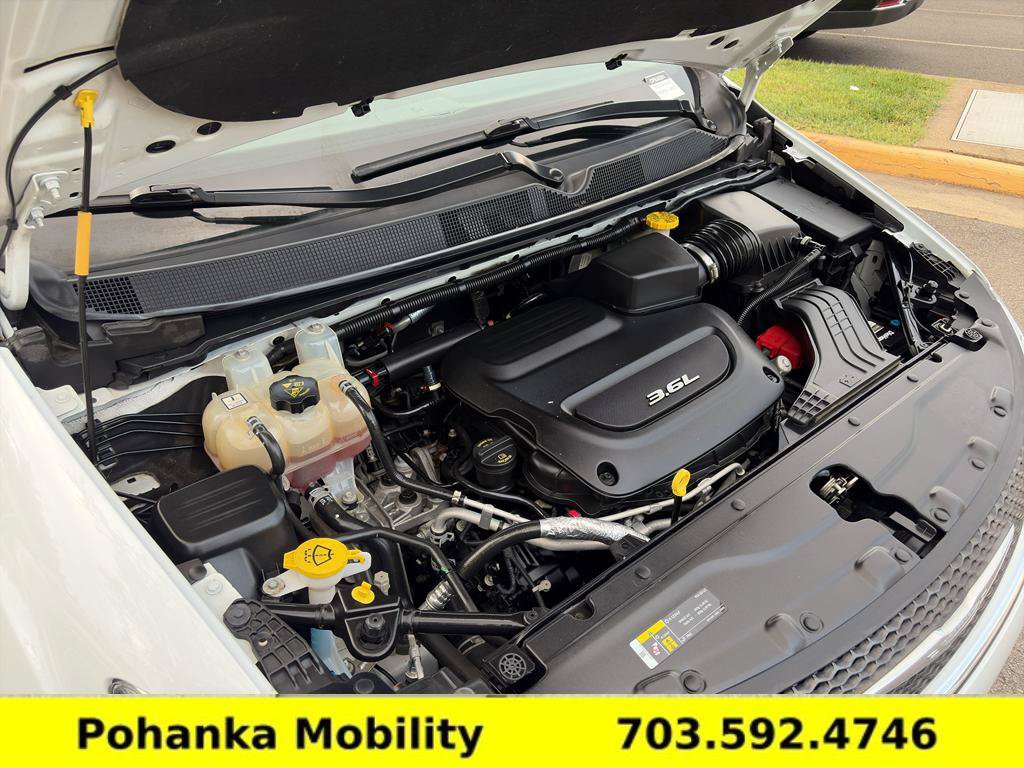 Used 2018 Chrysler Pacifica Touring-L FWD image 32