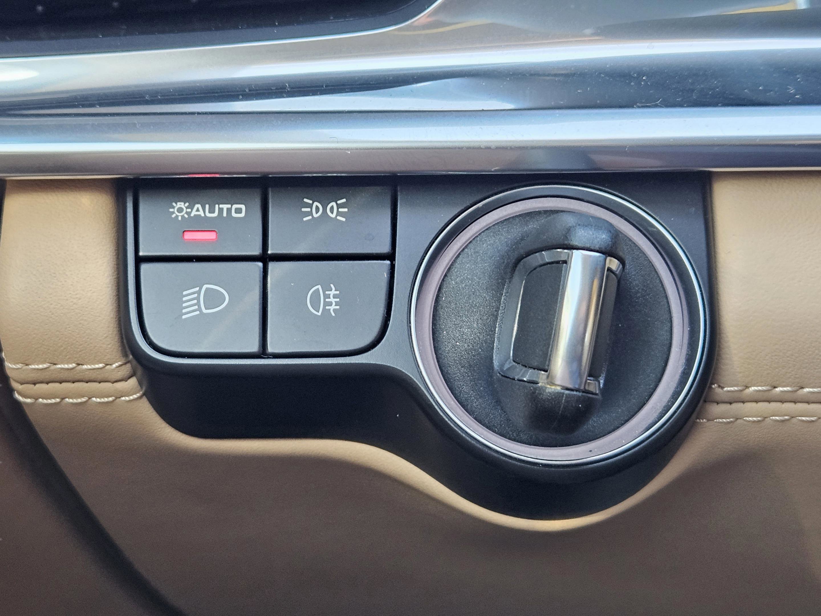 Certified 2023 Porsche Panamera Platinum Edition image 21