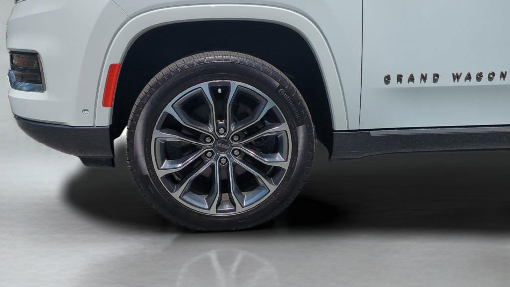 Used 2022 Jeep Grand Wagoneer Series III w/ Rear Seat Video Group 1 image 10