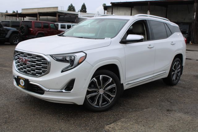 Used 2020 GMC Terrain Denali w/ Denali Premium Package image 11