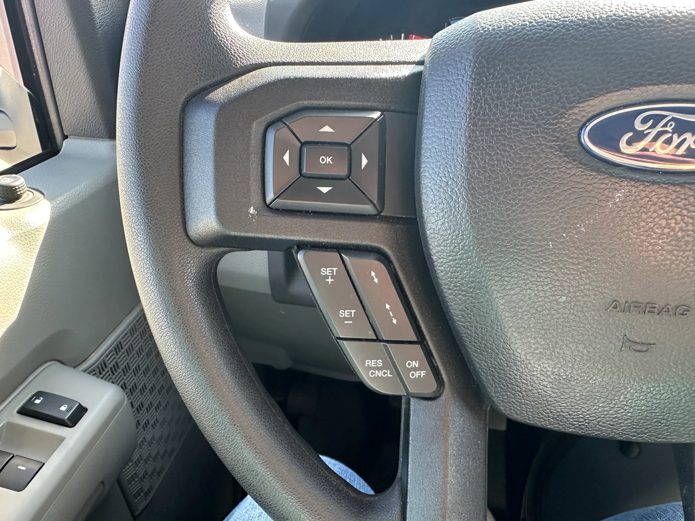 Used 2025 Ford E-350 and Econoline 350 Super Duty w/ Driver's Safety Package image 13