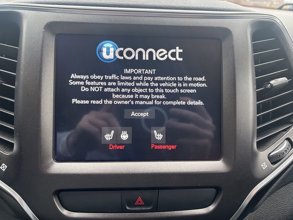 Used 2020 Jeep Cherokee Trailhawk w/ Cold Weather Group image 25