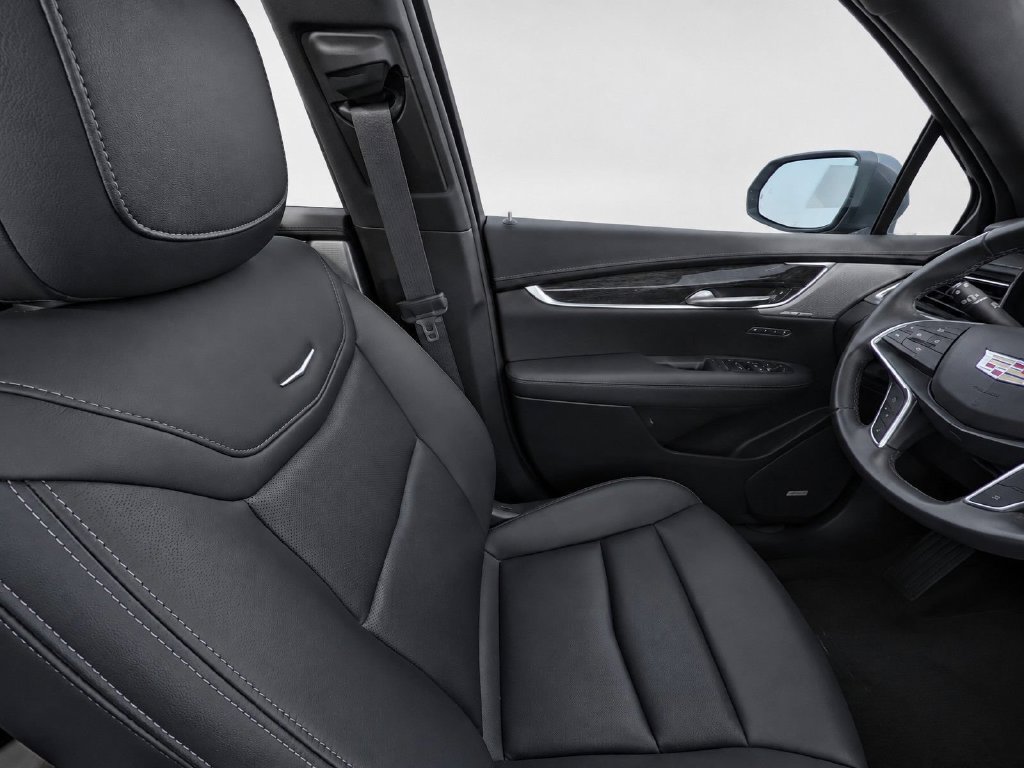 Certified 2023 Cadillac XT5 Premium Luxury w/ LPO, Floor Liner Package AWD/4WD image 12