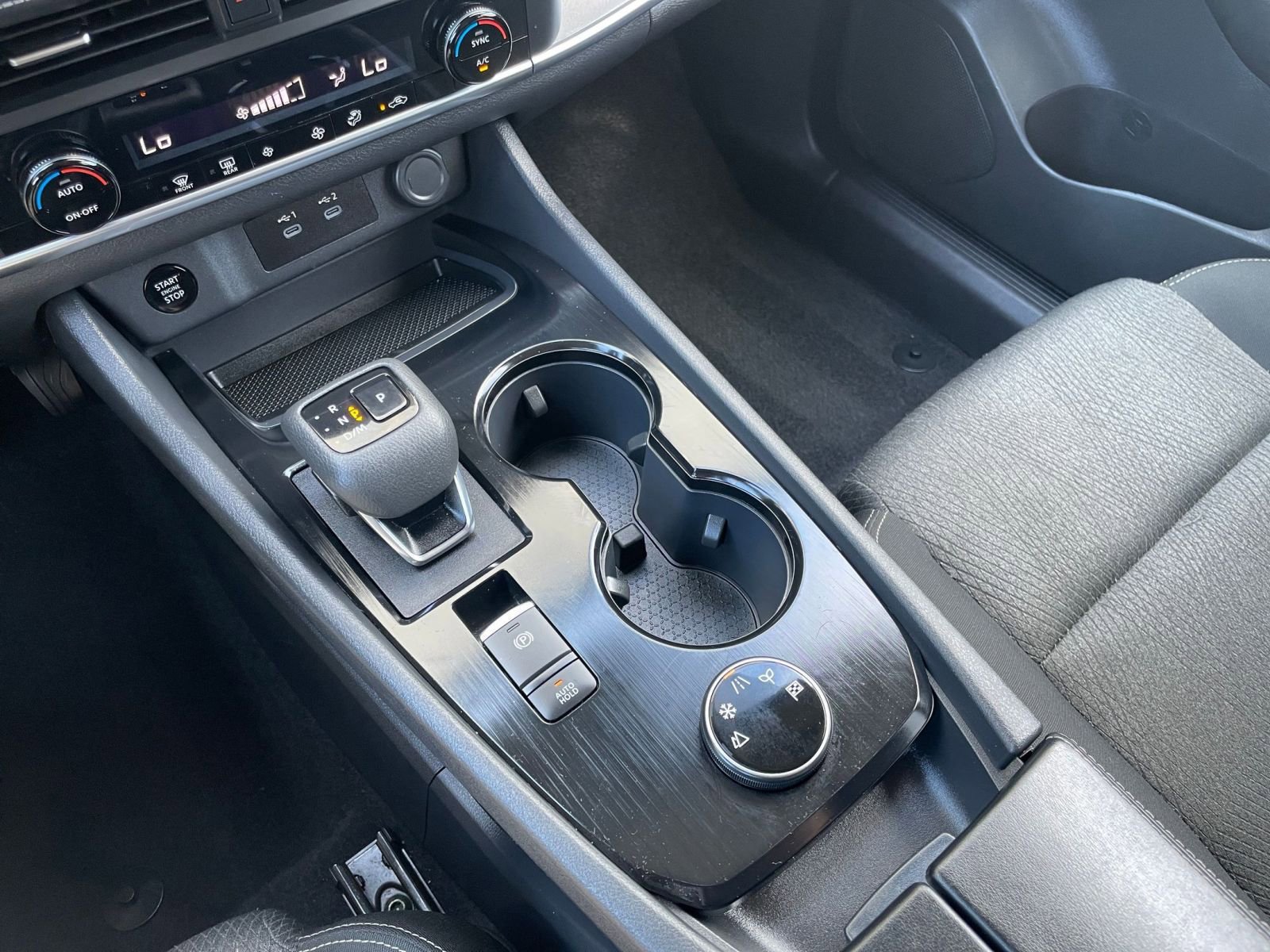 Used 2025 Nissan Rogue SV image 43