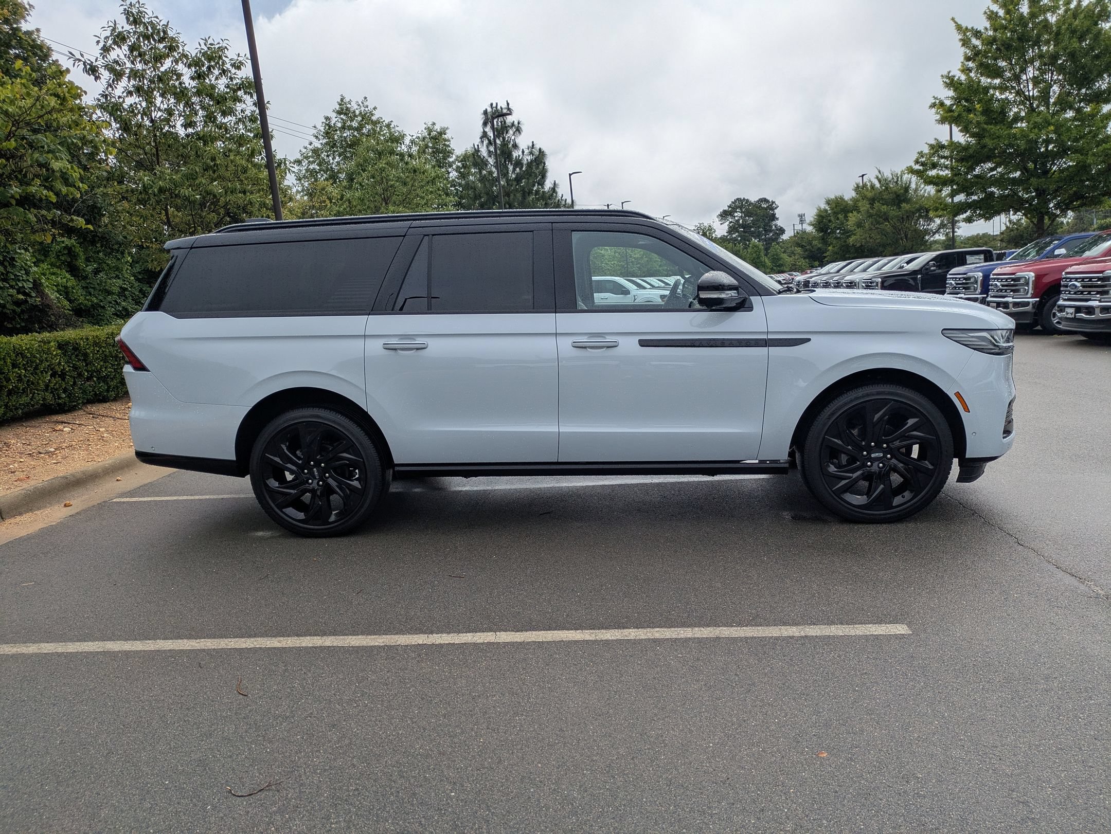 Used 2025 Lincoln Navigator L Black Label AWD/4WD image 3
