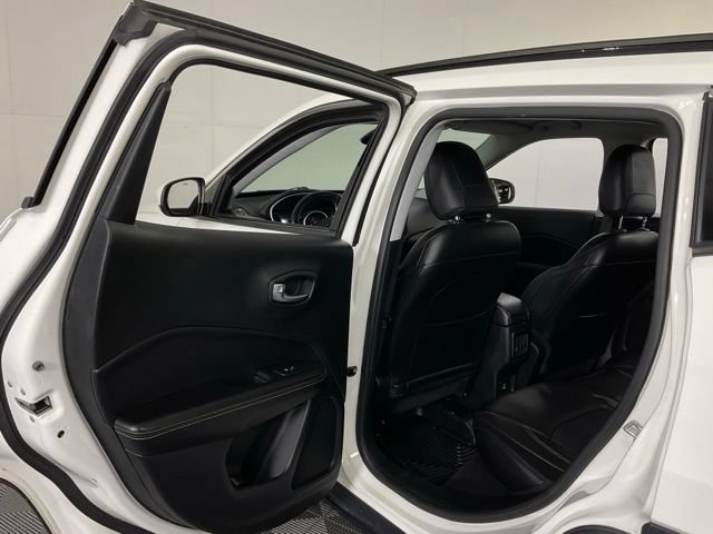 Used 2018 Jeep Compass Latitude w/ Cold Weather Group FWD image 33