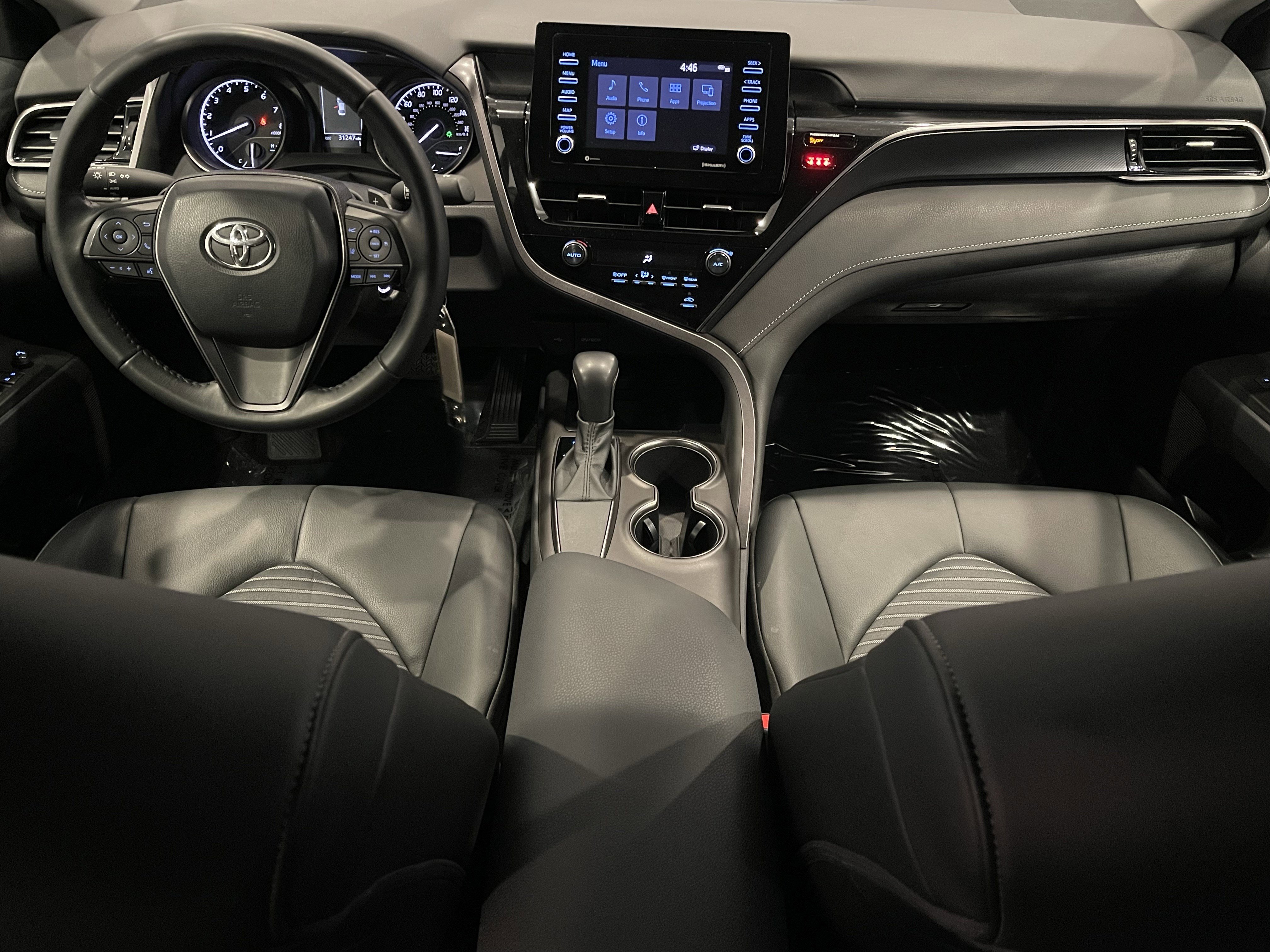 Used 2021 Toyota Camry SE image 12