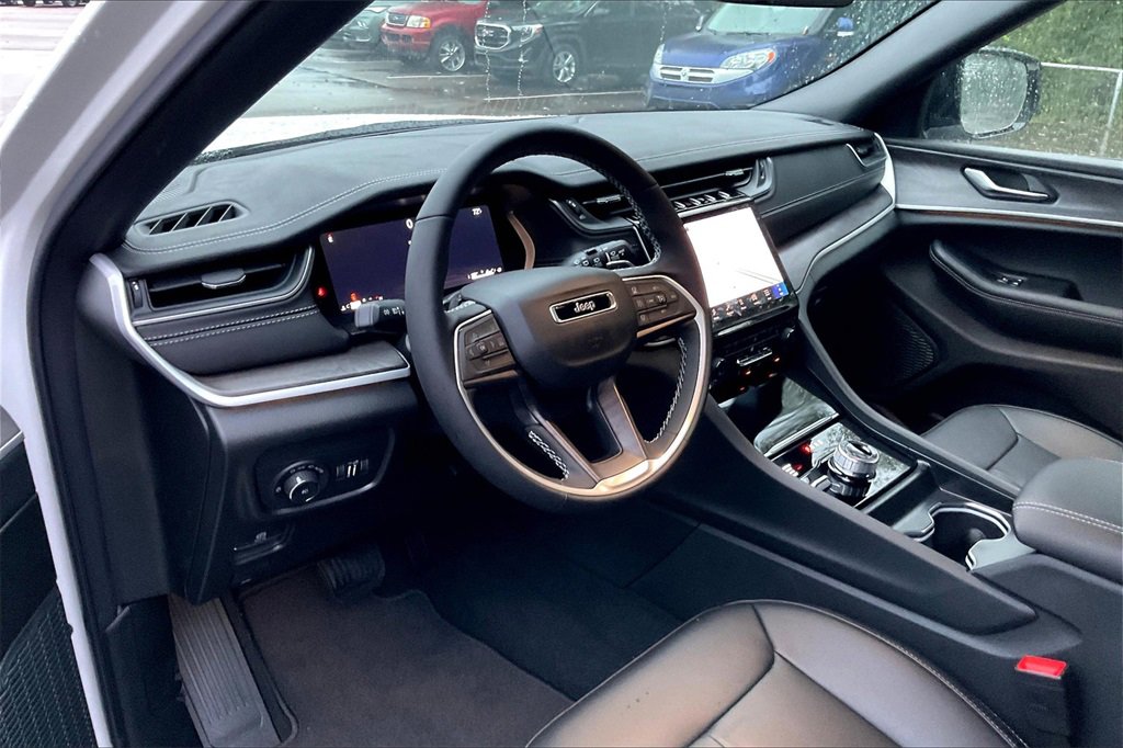 New 2025 Jeep Grand Cherokee Limited image 6