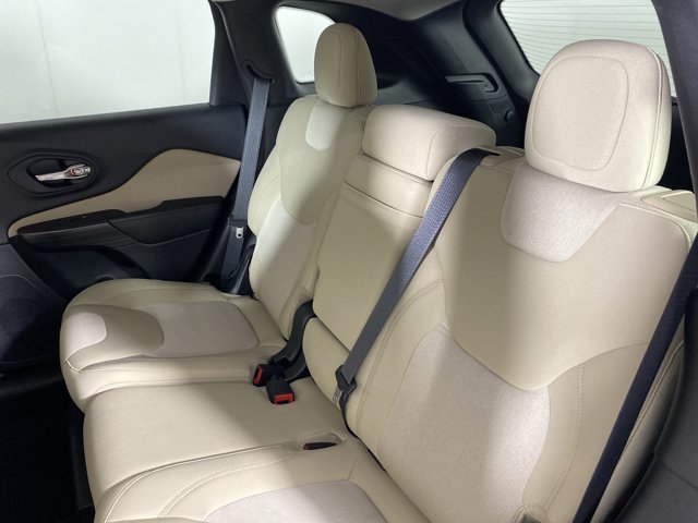 Used 2017 Jeep Cherokee Sport AWD/4WD image 30