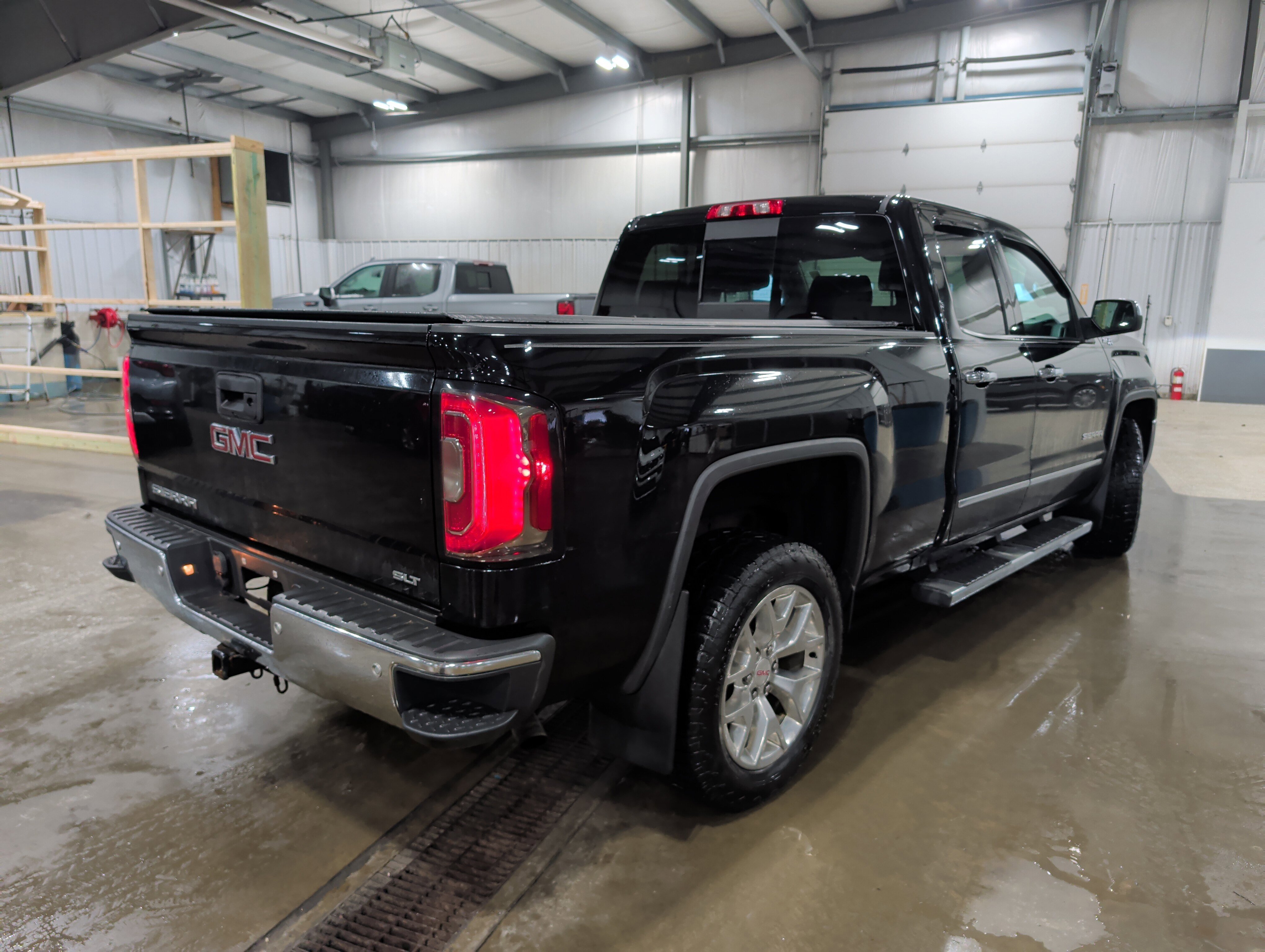 Used 2018 GMC Sierra 1500 SLT w/ SLT Premium Package image 3