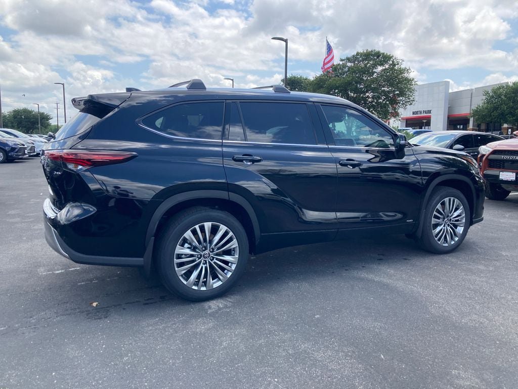 New 2026 Toyota Highlander Platinum AWD/4WD image 5