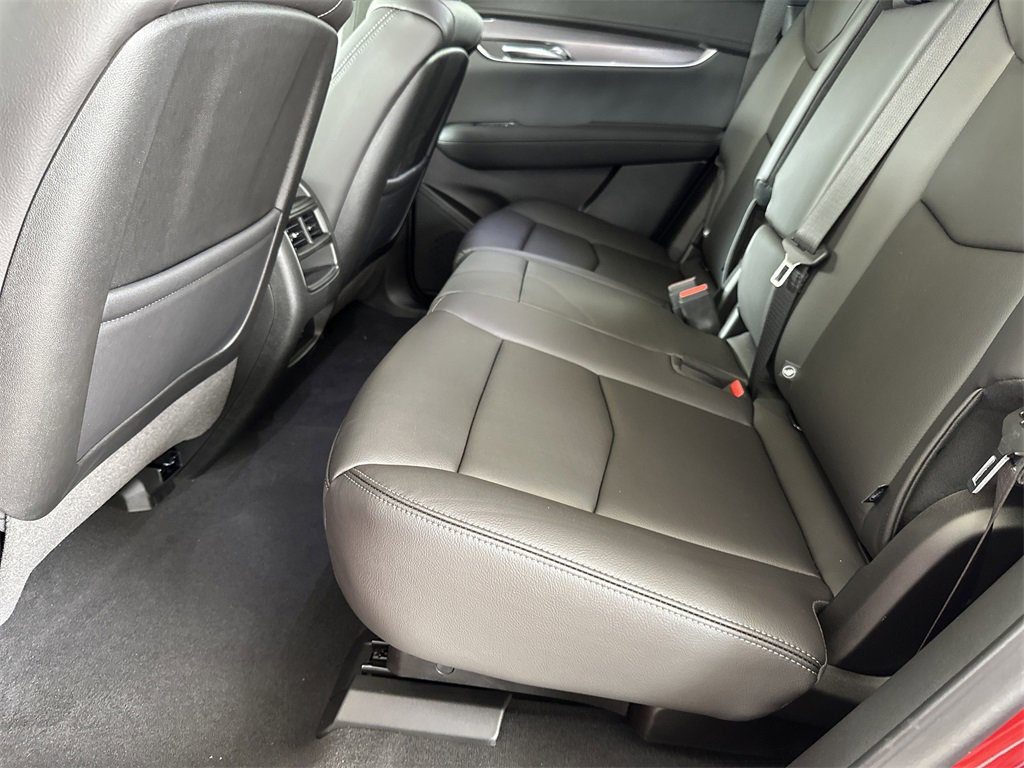 New 2025 Cadillac XT5 Luxury image 28
