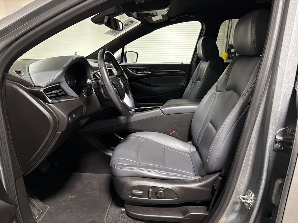 Used 2023 Buick Enclave Essence image 19