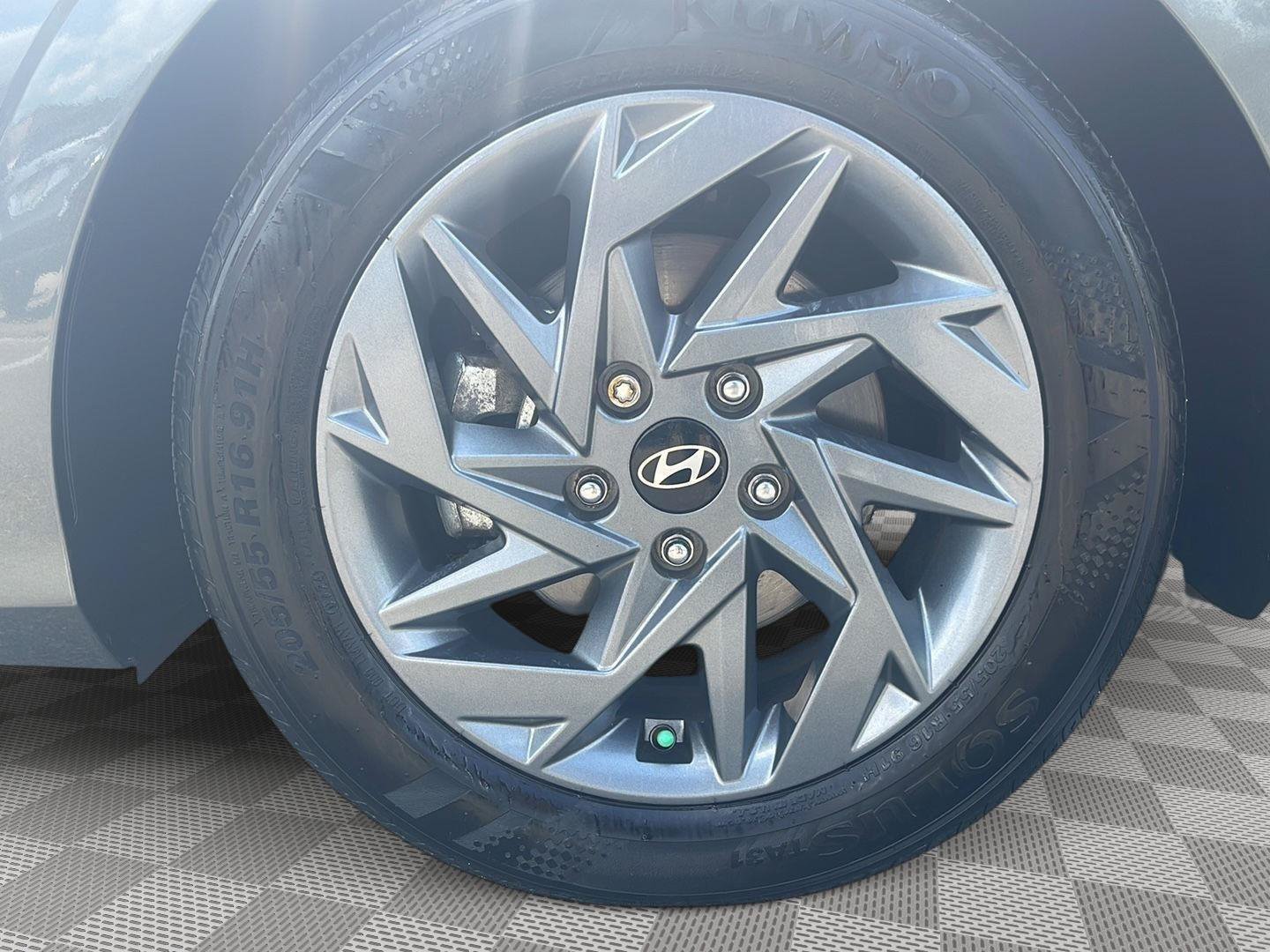 Certified 2024 Hyundai Elantra SEL FWD image 17