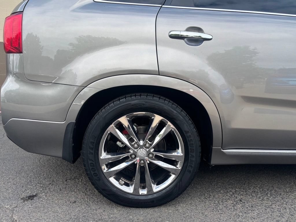 Used 2014 Kia Sorento SX w/ 3rd Row Package AWD/4WD image 4