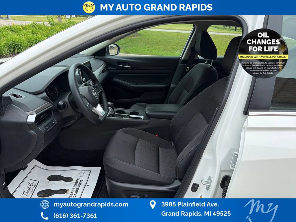 Used 2025 Nissan Altima 2.5 SV FWD image 9