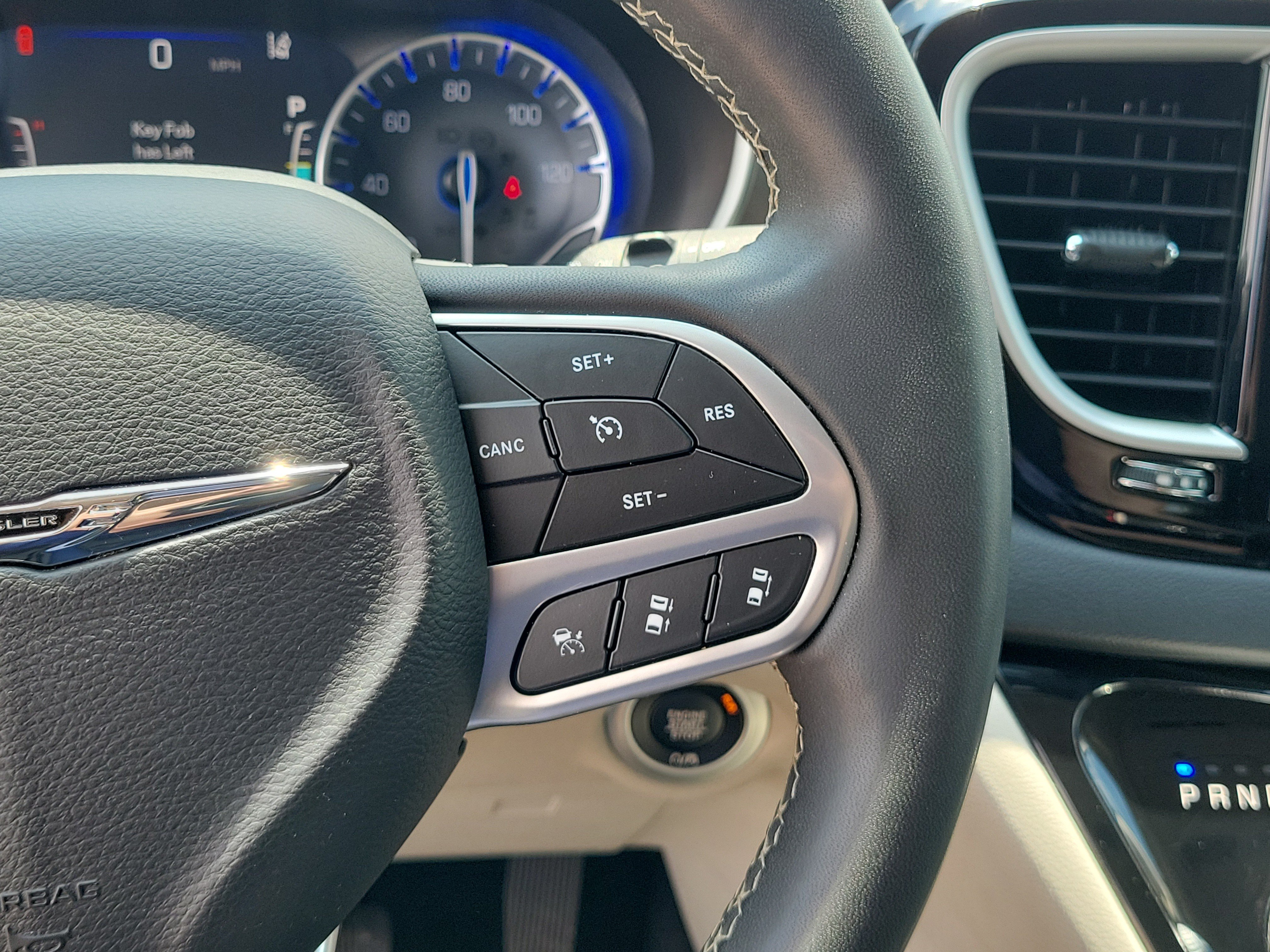 Used 2022 Chrysler Pacifica Touring-L FWD image 22