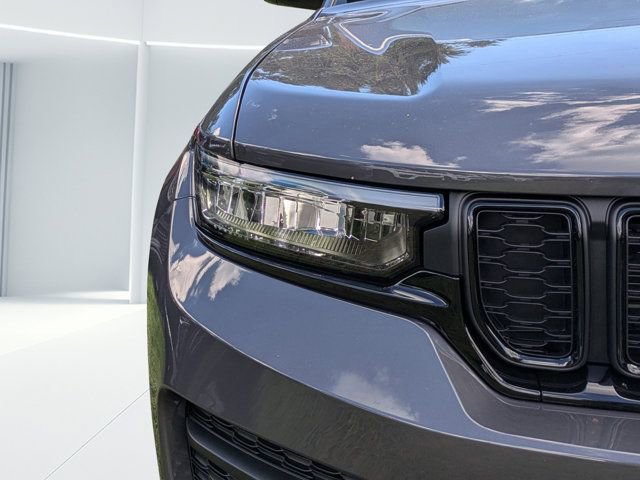 New 2025 Jeep Grand Cherokee Altitude image 8