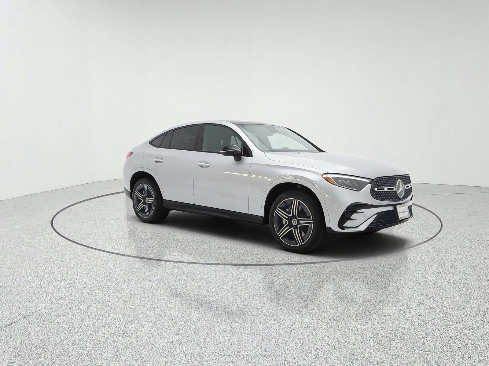 Used 2024 Mercedes-Benz GLC 300 4MATIC image 3