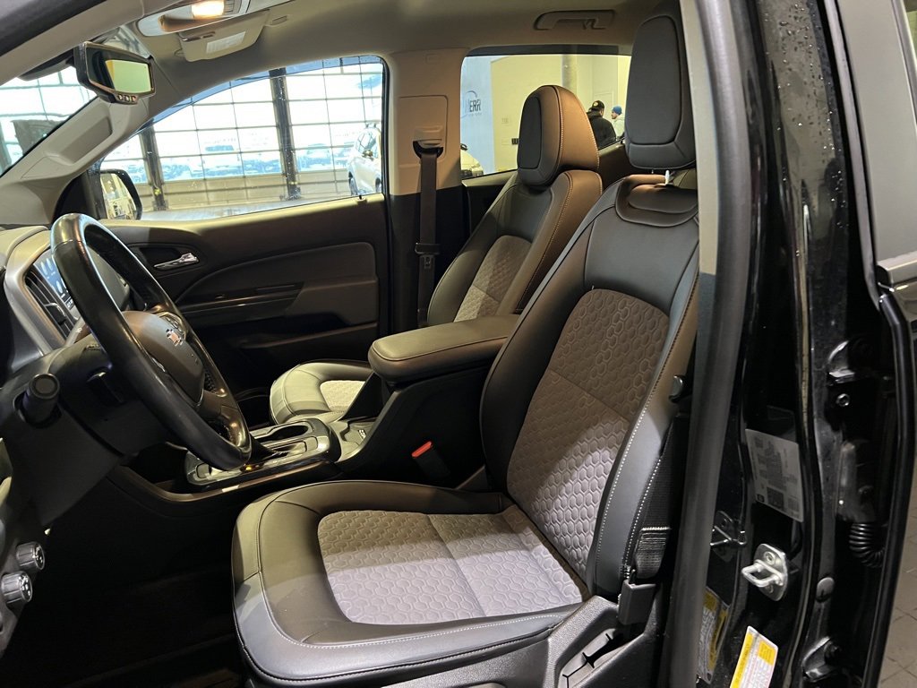 Used 2022 Chevrolet Colorado Z71 w/ Z71 Midnight Edition image 12