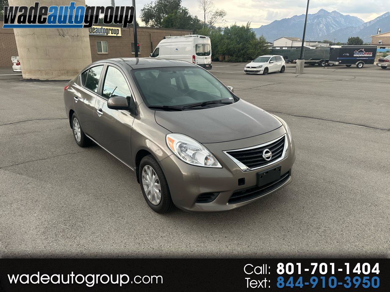 Used 2012 Nissan Versa SV FWD image 1
