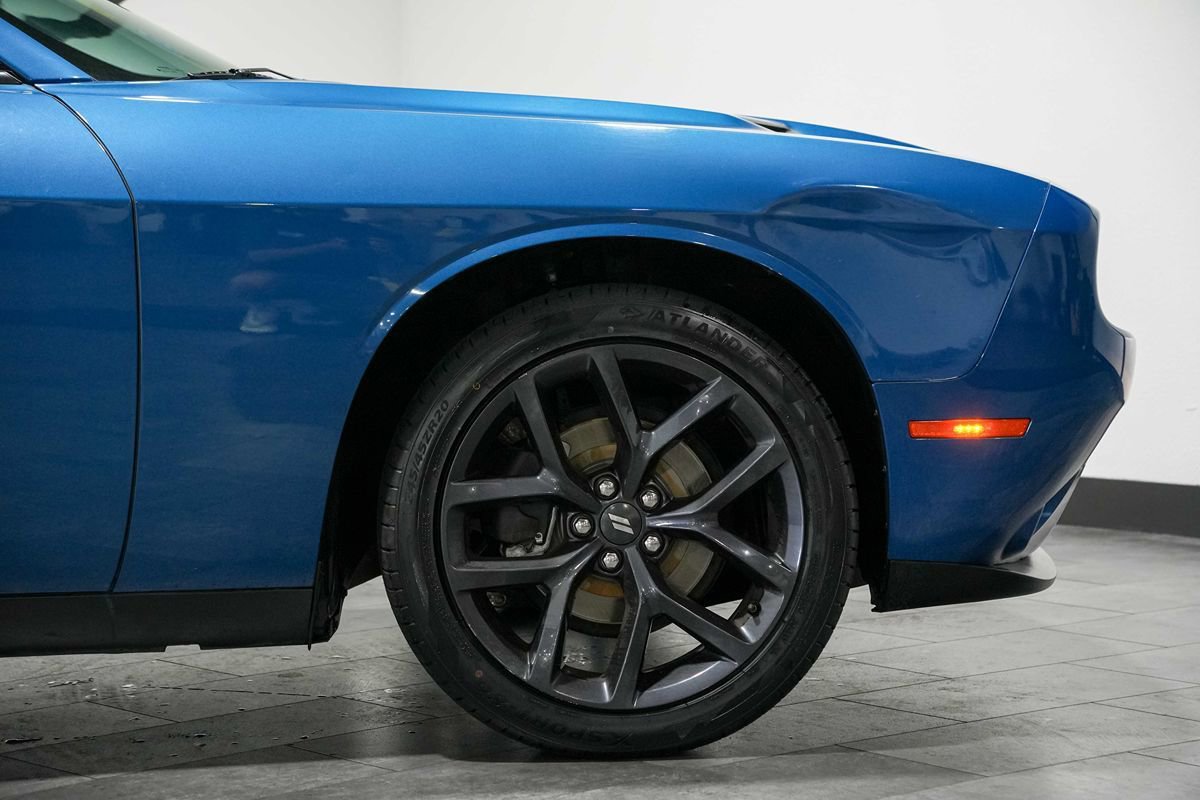 Used 2020 Dodge Challenger SXT w/ Driver Convenience Group RWD image 7