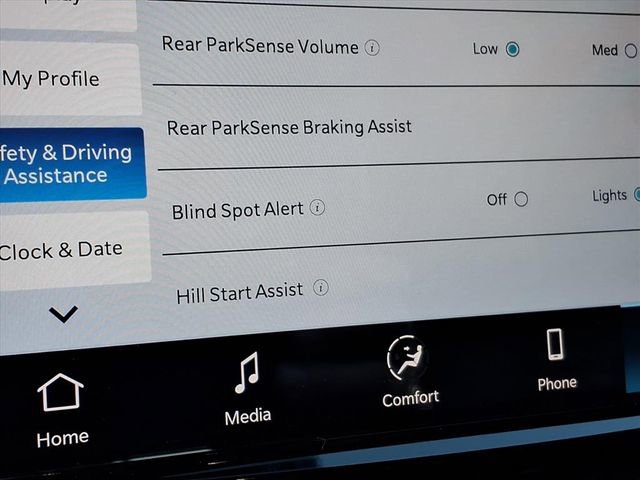 New 2026 Chrysler Pacifica Select w/ S Appearance Package FWD image 9