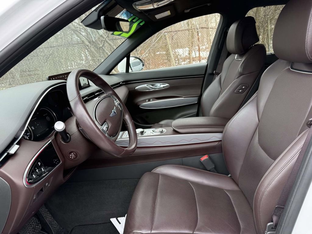 Certified 2023 Genesis GV70 2.5T w/ Advanced Package image 13