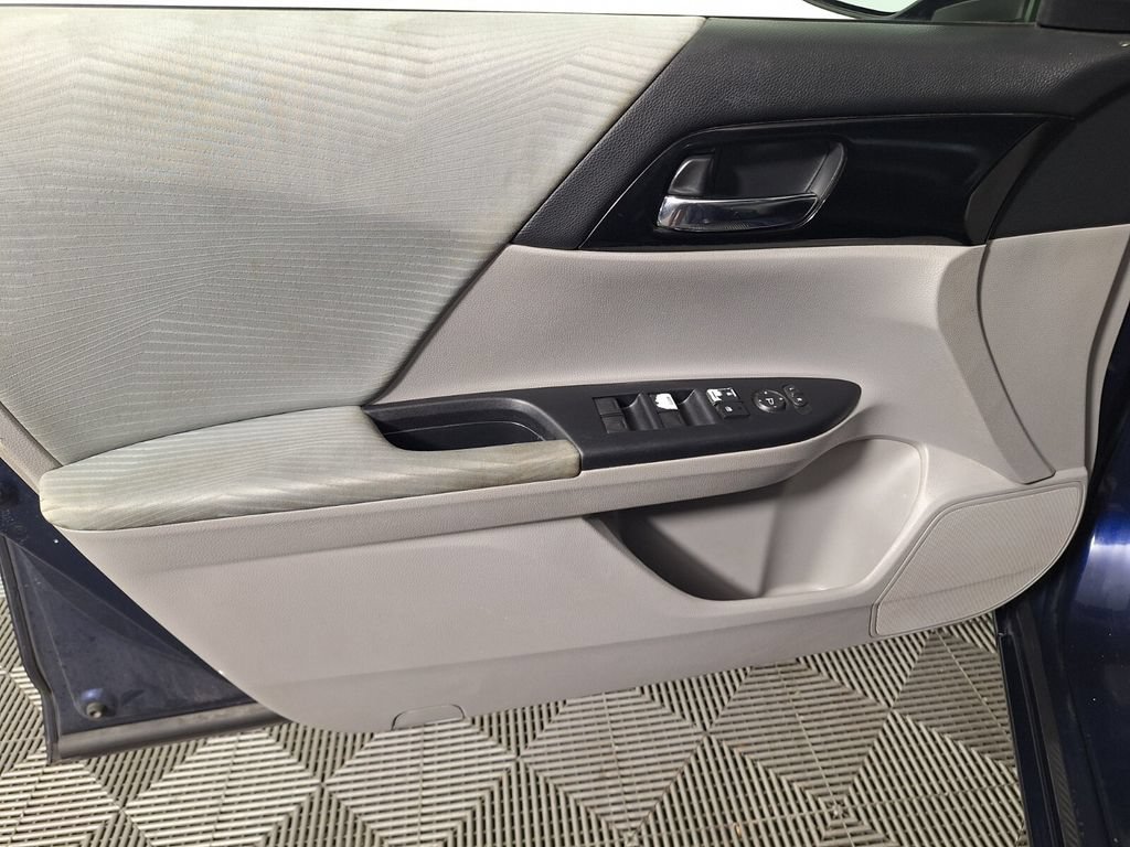 Used 2017 Honda Accord LX image 29
