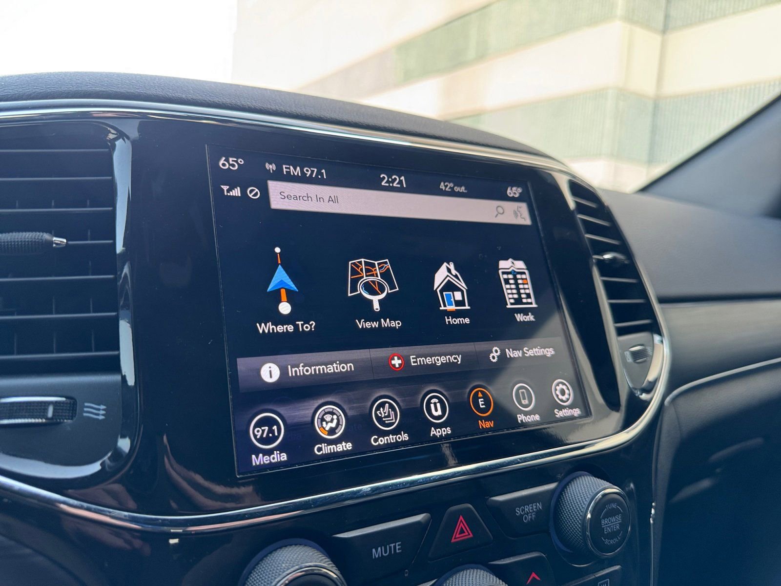 Used 2021 Jeep Grand Cherokee Limited w/ Premium Lighting Group image 24